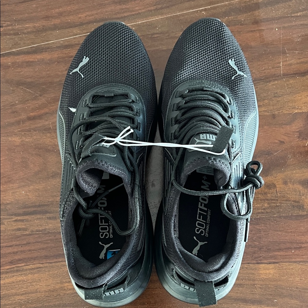 BRAND NEW NEVER WORN Men’s Puma Sneakers